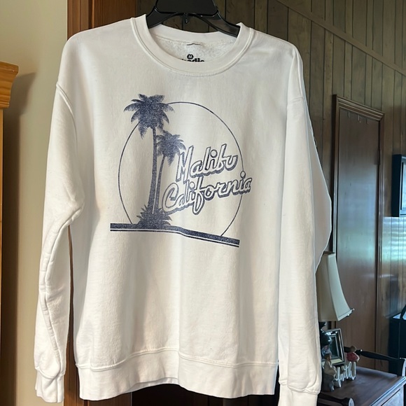 Malibu California Oversized Sweatshirt. Size Medium. - Picture 1 of 3